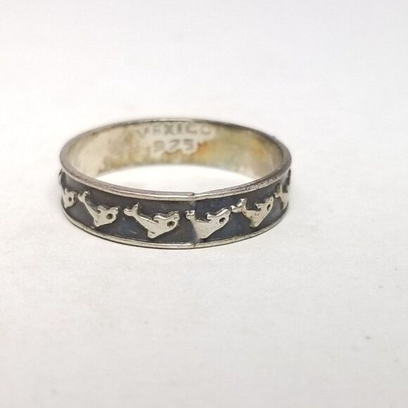 Vintage Sterling Silver Leaping Dolphin Band, Size 8 1/2 Ring, Mexico, Estate - Picture 2 of 8